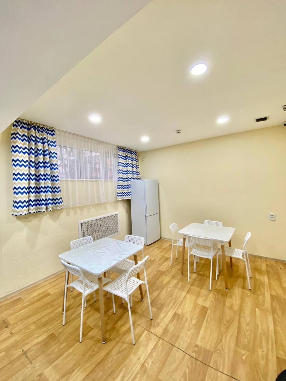 Alma-Ata Hostel Bagian luar foto